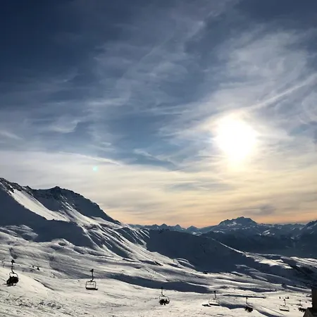 La Belle, Skis Aux Pieds!