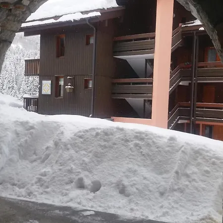 La Belle, Skis Aux Pieds! *