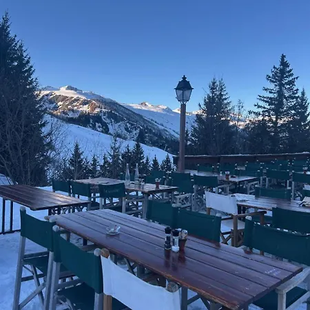La Belle, Skis Aux Pieds!