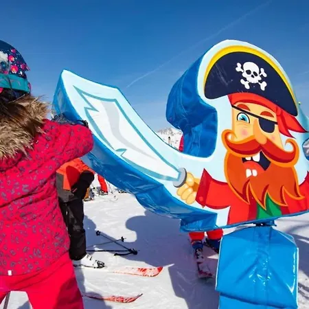La Belle, Skis Aux Pieds!