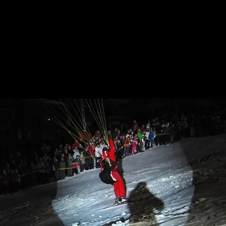 La Belle, Skis Aux Pieds!