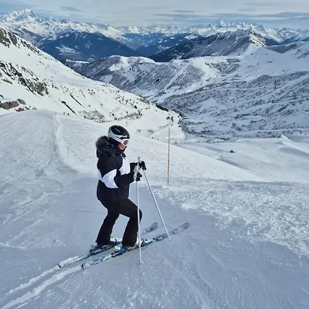 La Belle, Skis Aux Pieds! *